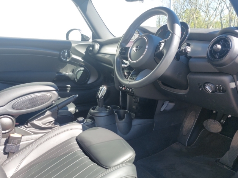 Mini Hatch 1.5 Cooper Exclusive Comfort Pack SA23CNX Black #6
