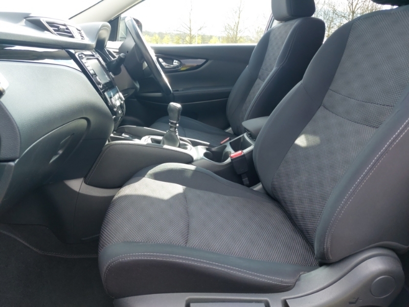 Nissan Qashqai 1.6 Dig-t N-connecta Red #5