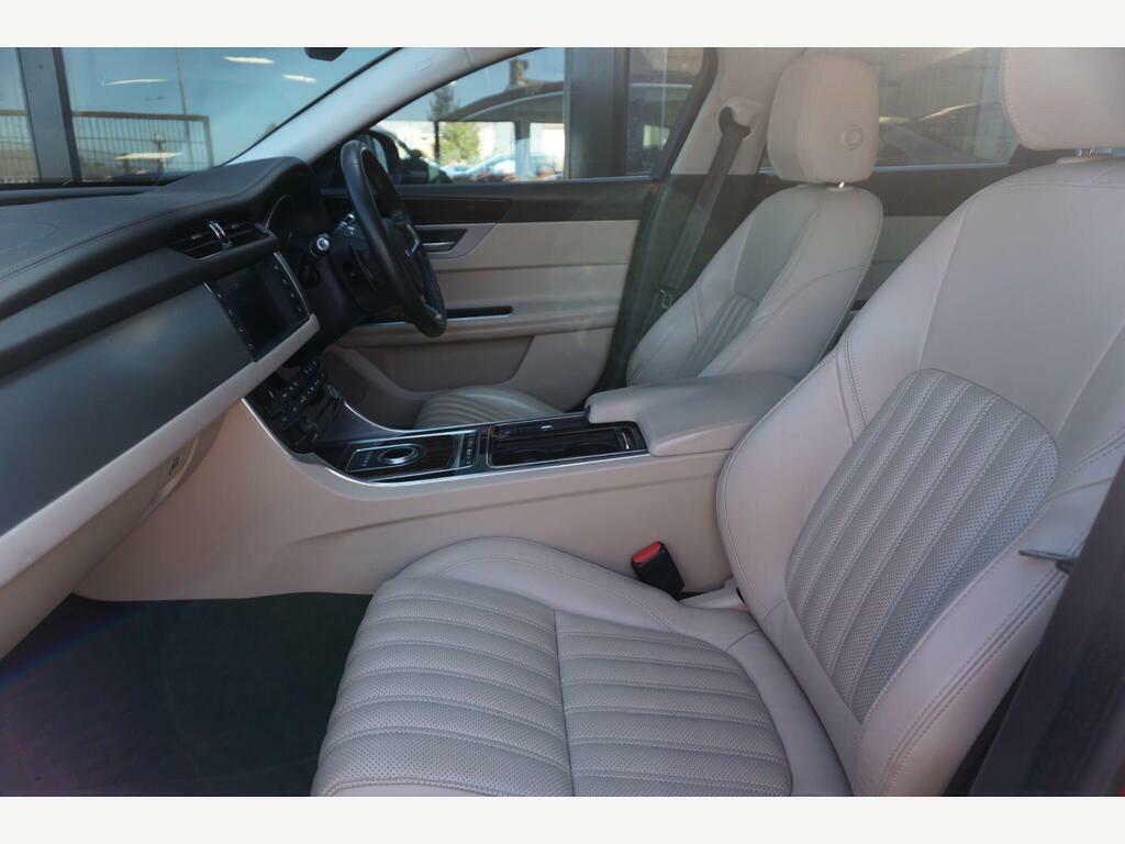 Jaguar XF 2.0I Portfolio Euro 6 S S Red #5