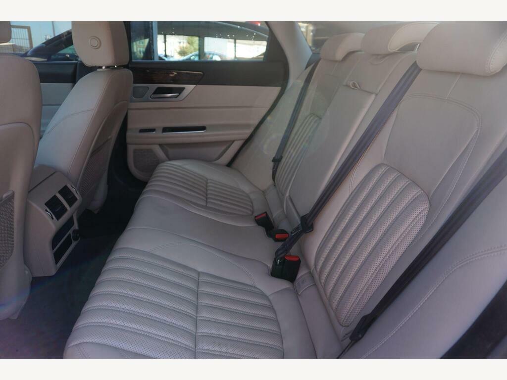 Jaguar XF 2.0I Portfolio Euro 6 S S Red #6