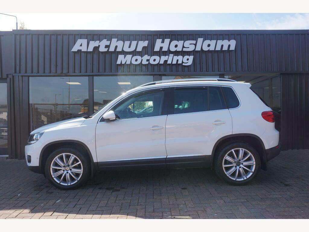 Volkswagen Tiguan 2.0 Tdi Bluemotion Tech Match Edition Dsg 4Wd Euro IXZ6422 White #2