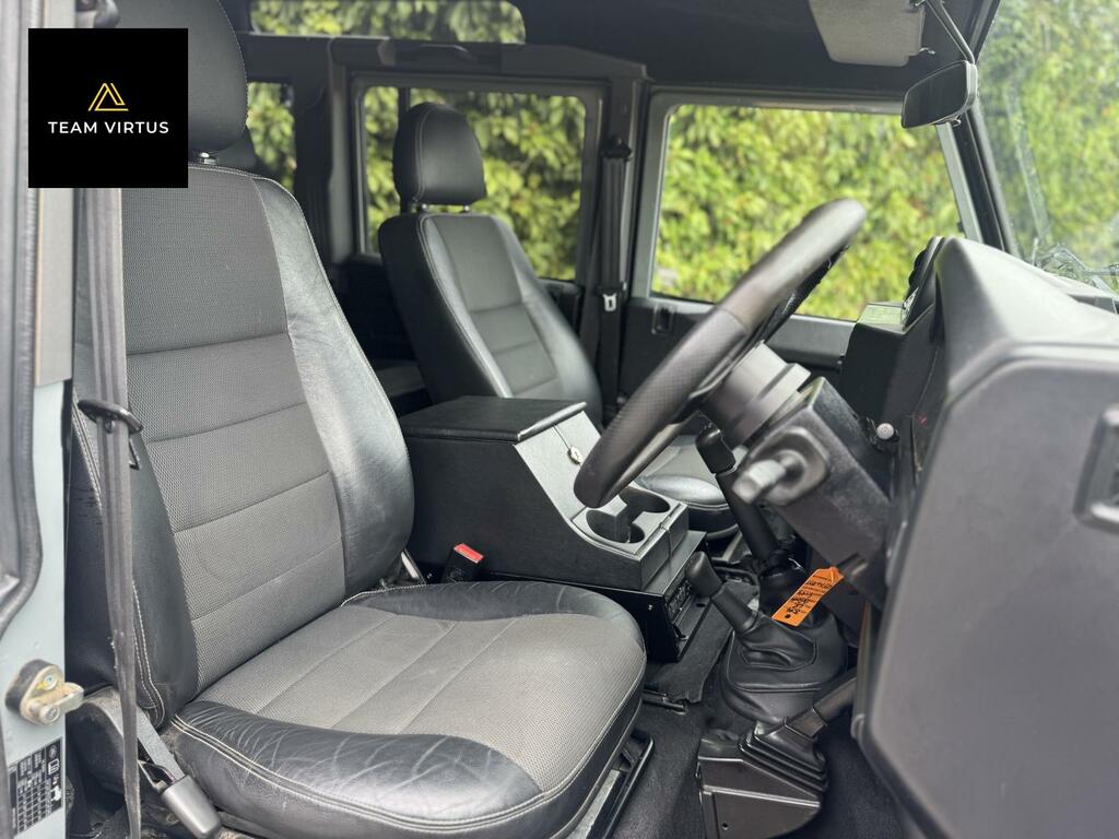 Land Rover Defender 110 2.2 Tdci Xs Suv Double Cab 4Wd M Grey