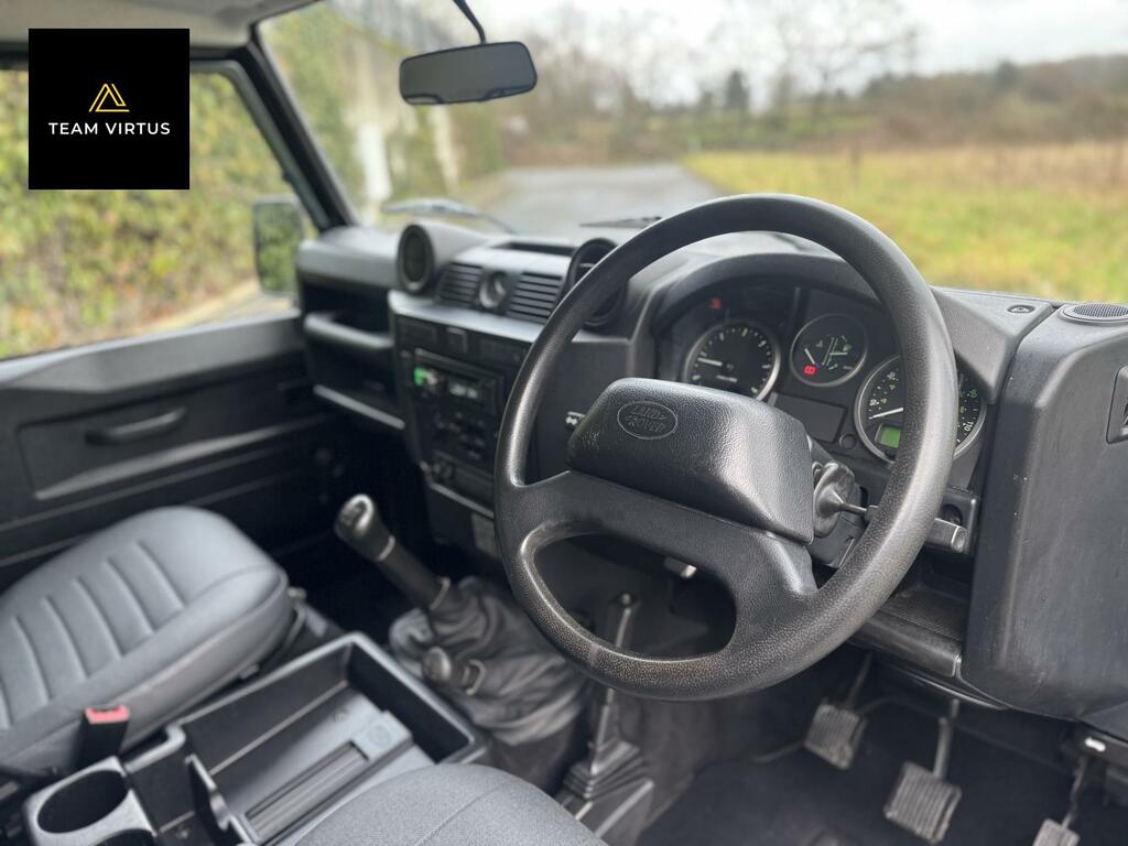 Land Rover Defender 110 2.2 Doublecab Pickup 2006 - 2016 KN15OUY Green #2