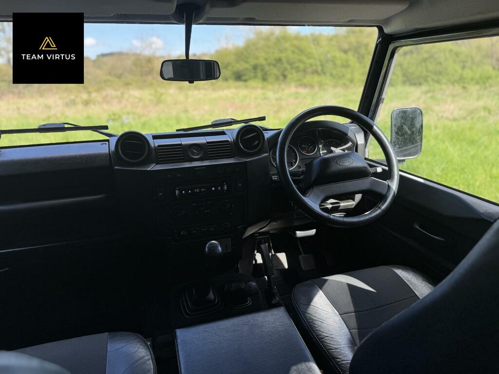 Land Rover Defender 90 2.4 Tdci Xs Station Wagon 4Wd Sw Green #4
