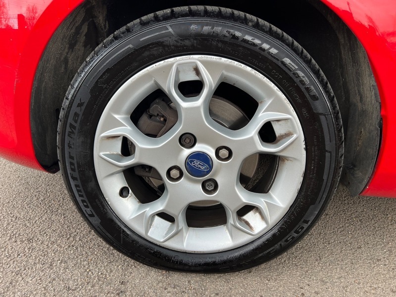 Ford Fiesta Zetec Red #6