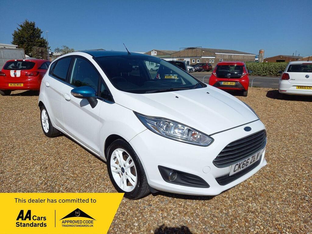 Ford Fiesta Hatchback 1.25 Zetec White Edition Euro 6 201 White