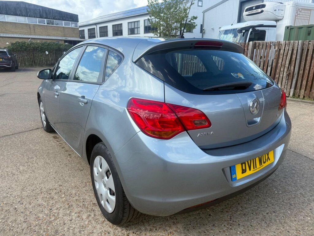 Vauxhall Astra 1.6 16V Exclusiv Euro 5 Silver #4