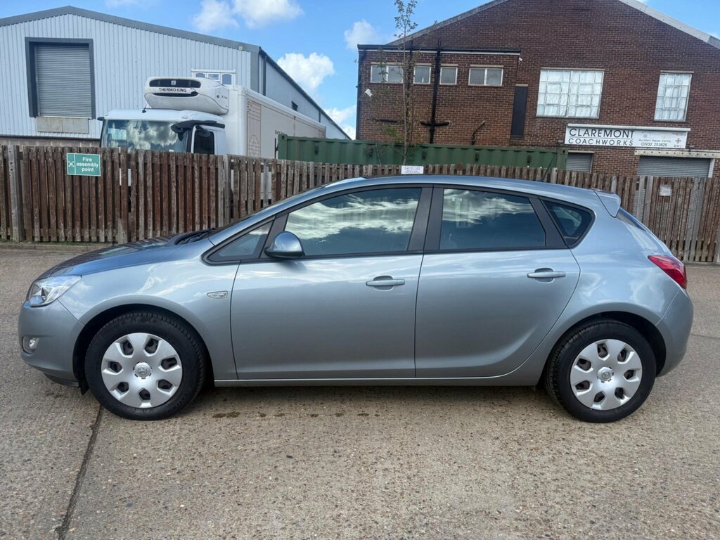 Vauxhall Astra 1.6 16V Exclusiv Euro 5 Silver #6