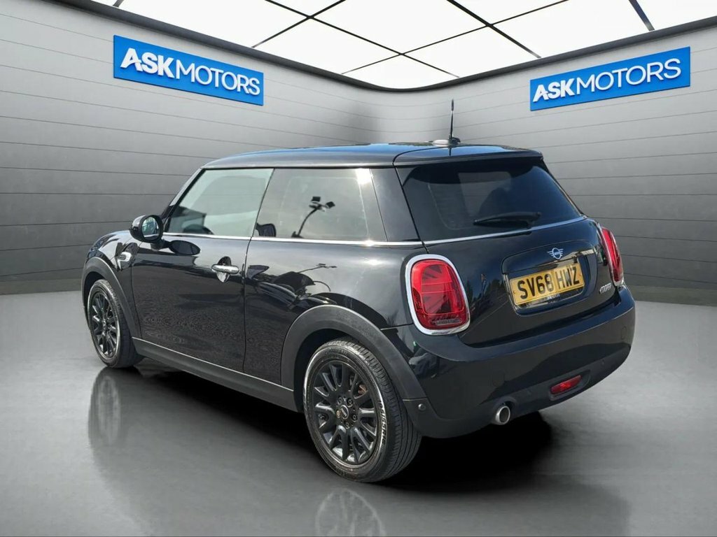 Mini Hatch 1.5L Cooper Classic SV68HWZ Black #4