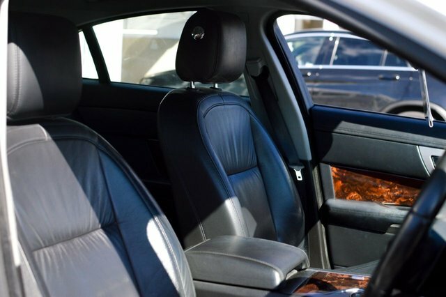 Jaguar XF V6 Luxury Saloon White #2