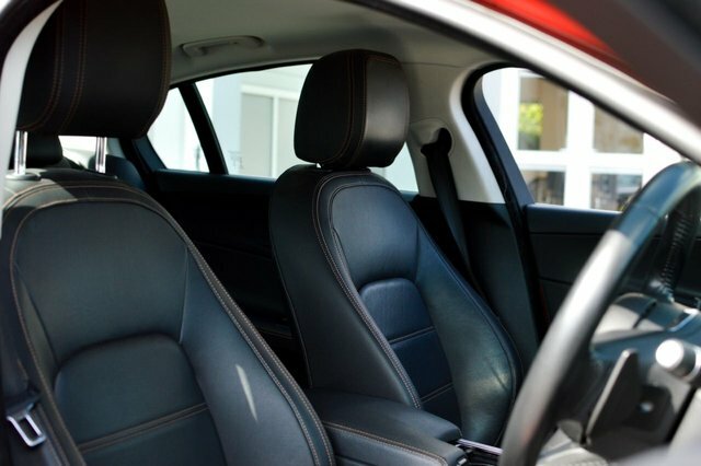 Jaguar XE Prestige Saloon Red