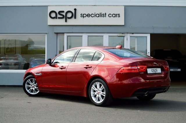 Jaguar XE Prestige Saloon Red #4