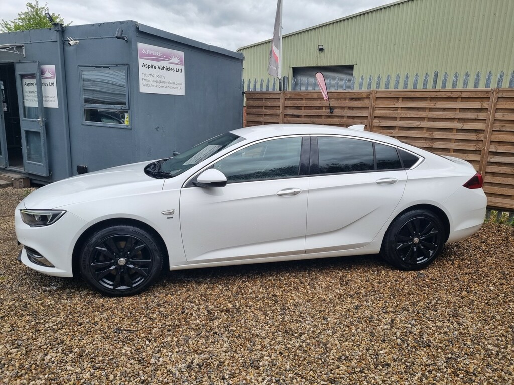 Vauxhall Insignia Hatchback 2.0 Turbo D Blueinjection Sri Nav 2017 BU67HRO White #3