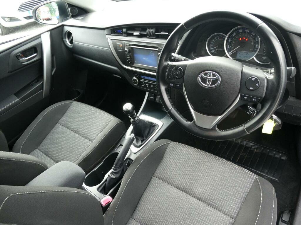 Toyota Auris Hatchback 1.33 Dual Vvt-i Icon Plus Euro 5 Ss 5 Silver #2