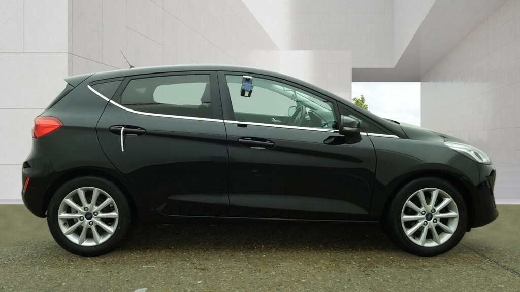 Ford Fiesta 1.0 T Ecoboost Titanium GH18FXJ Black #2