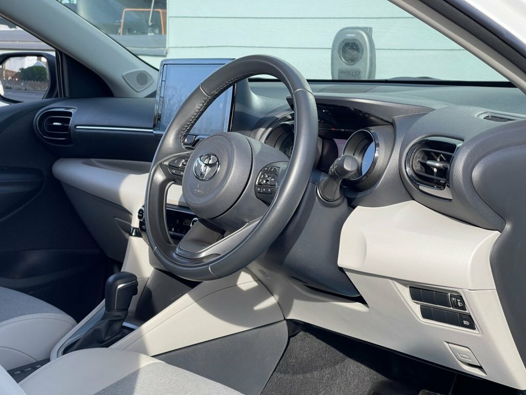 Toyota Yaris 1.5L Excel GJ73NHY White #5