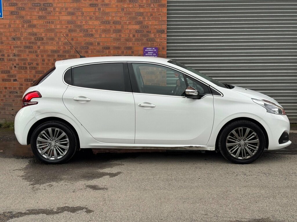 Peugeot 208 1.2 Puretech Allure Euro 6 MK17UAS White #5