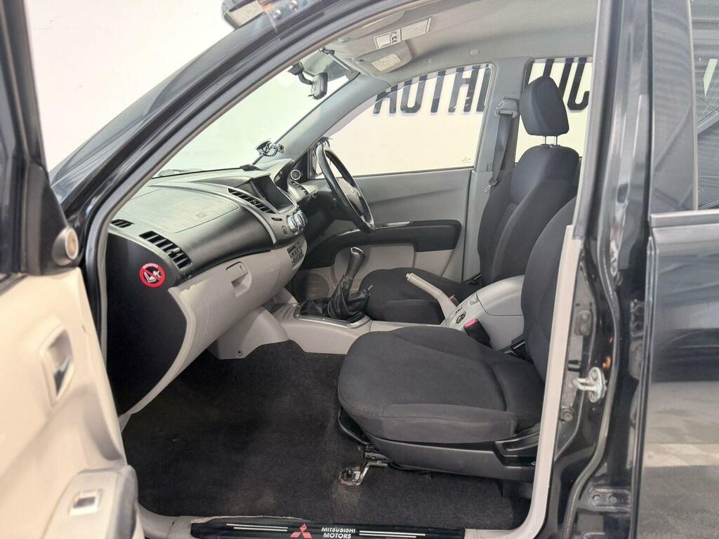 Mitsubishi L200 Pickup Silver #43