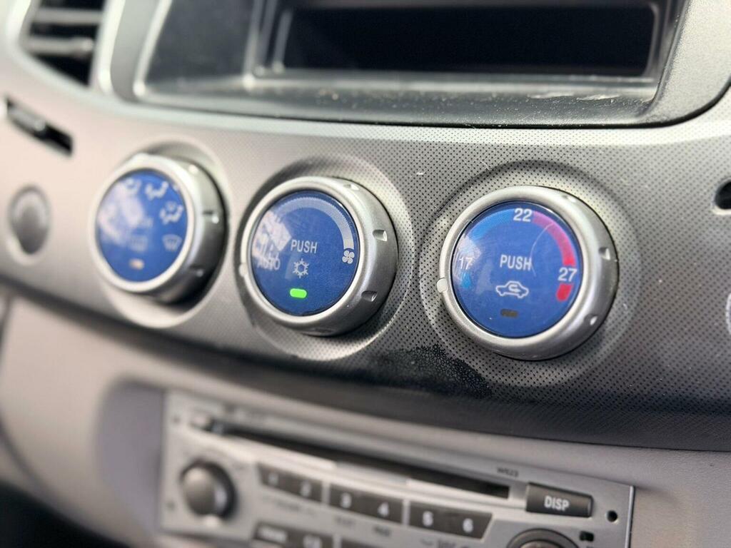 Mitsubishi L200 Pickup Silver #32