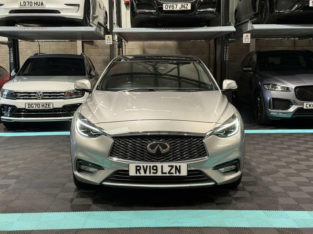 Infiniti Q30 Hatchback 1.6T Luxe Tech Dct Euro 6 Ss 201 RV19LZN Silver #2