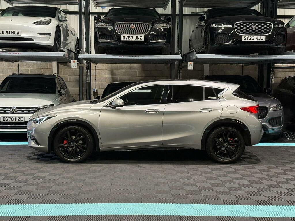 Infiniti Q30 Hatchback 1.6T Luxe Tech Dct Euro 6 Ss 201 RV19LZN Silver #4