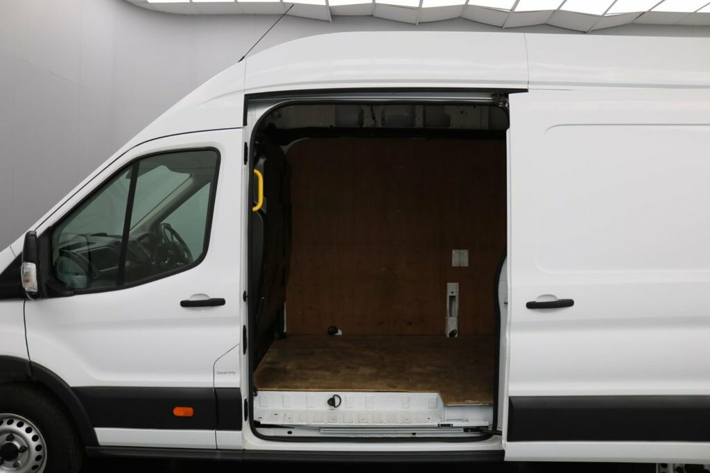 Ford Transit Custom Mpv FY68VVL White #2