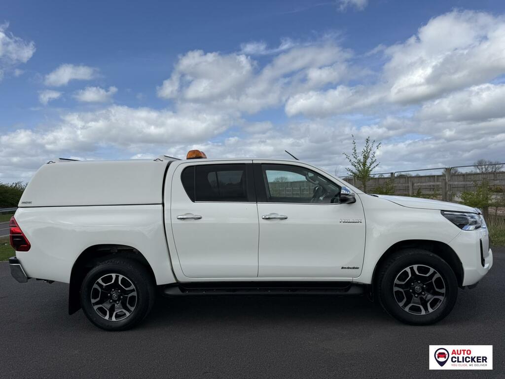 Toyota HILUX 2.8 D-4d Invincible Pickup Double Cab A YH71WML White #4