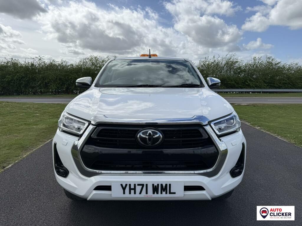 Toyota HILUX 2.8 D-4d Invincible Pickup Double Cab A YH71WML White #2