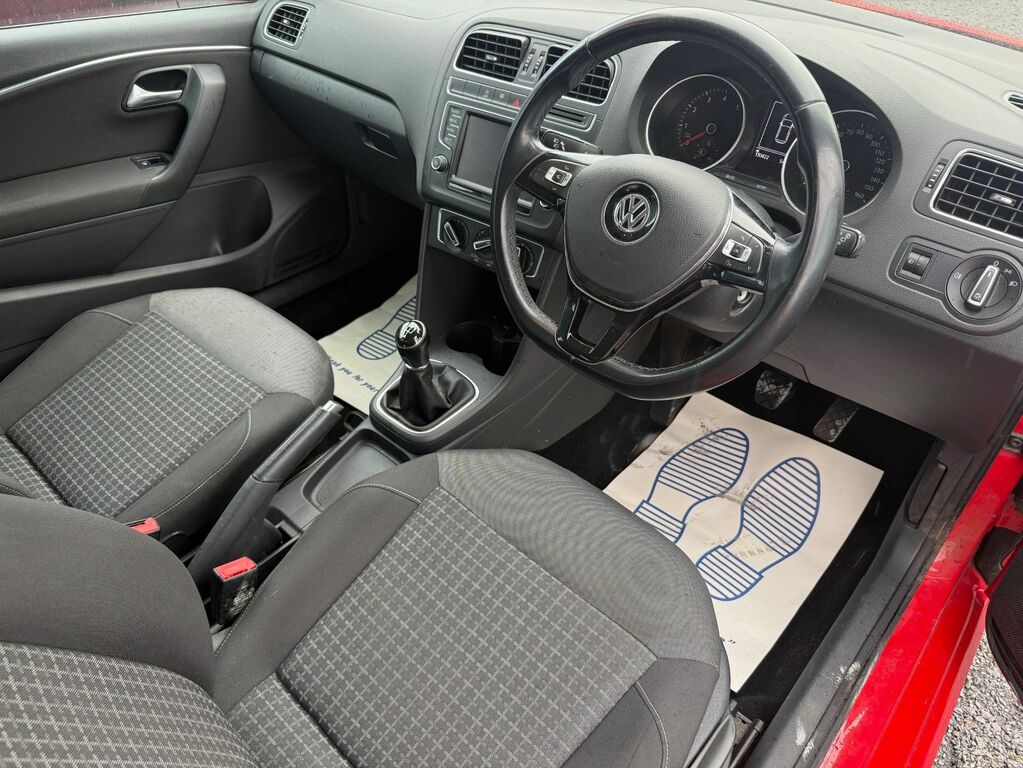 Volkswagen Polo 2015 1.2 Tsi Bluemotion Tech Se Hatchback Petr YA64ZPW Red #2