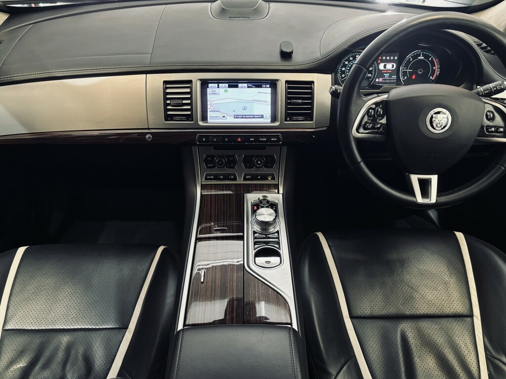 Jaguar XF 3.0 D V6 Portfolio LL12FUW White #2