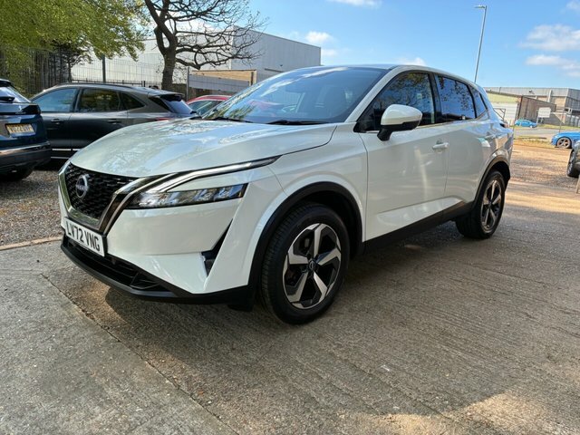 Nissan Qashqai 1.3 Dig-t Mhev N-connecta Suv Hybrid Ma LV72VNG White #3