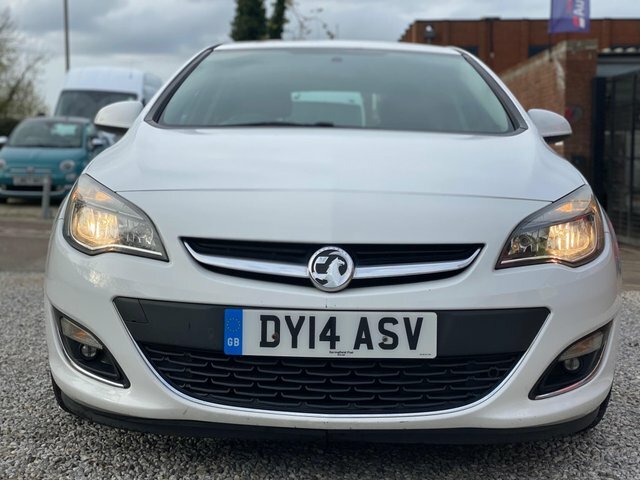 Vauxhall Astra 16V Sri Euro 5 DY14ASV White #2