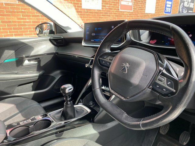 Peugeot 208 Puretech Allure Premium Euro KW70VAY White #5