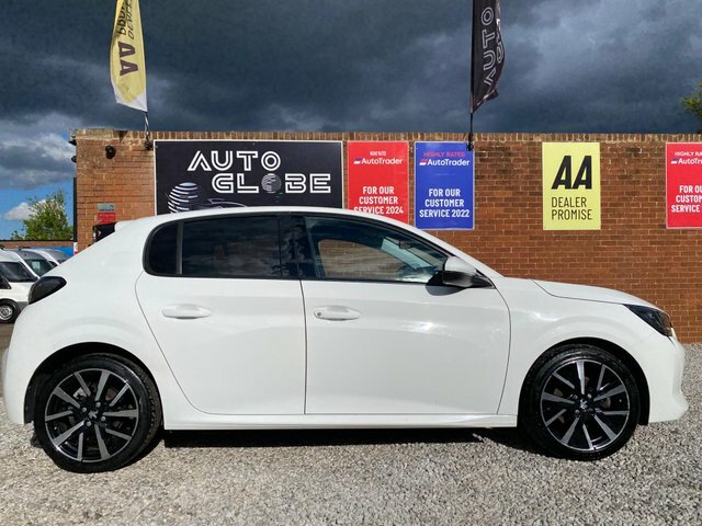 Peugeot 208 Puretech Allure Premium Euro KW70VAY White #3