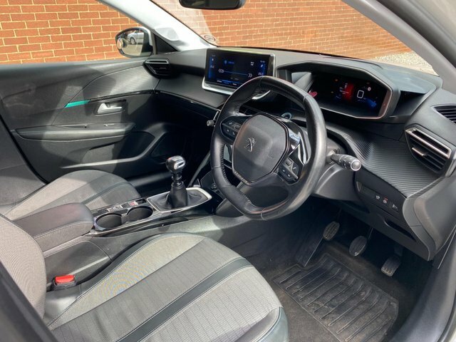 Peugeot 208 Puretech Allure Premium Euro KW70VAY White #4