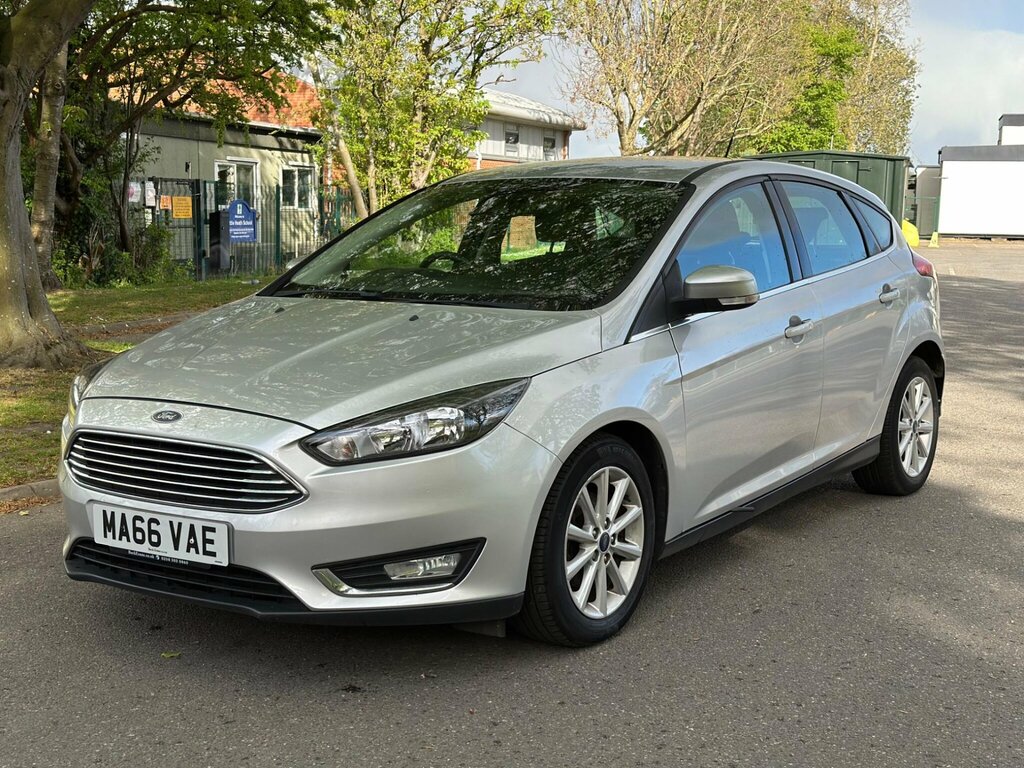 Ford Focus 1.0T Ecoboost Titanium Euro 6 Ss Silver