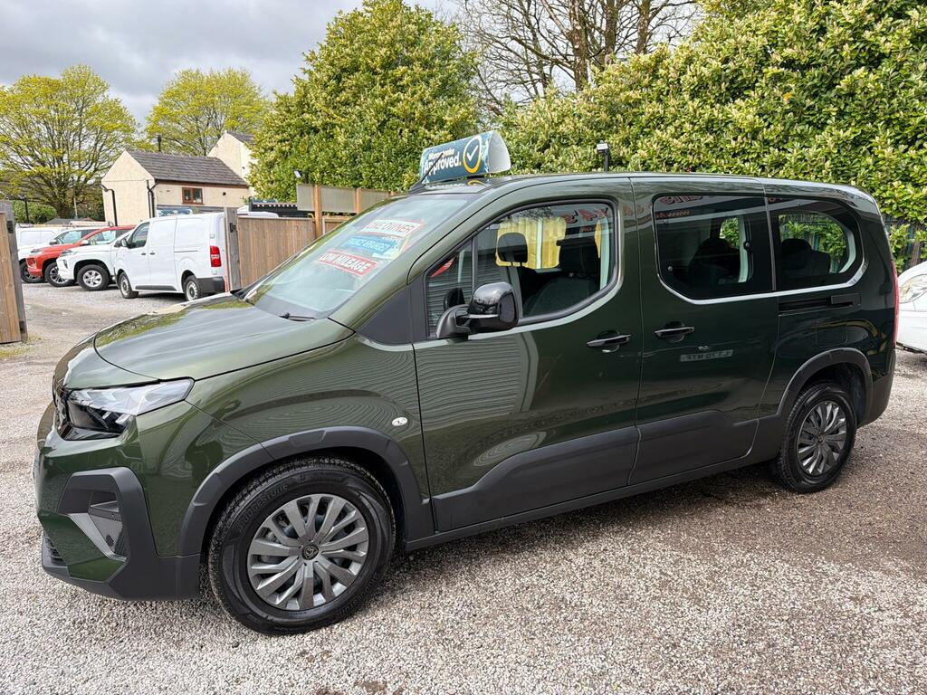 Peugeot e-Rifter 52Kwh Allure Long Mpv 7.4Kw Charger Green #2