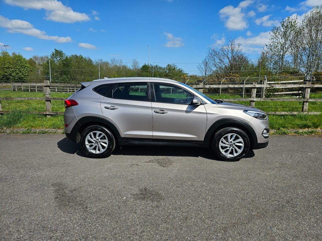 Hyundai Tucson 1.6 Gdi Blue Drive Se Nav Euro 6 Ss ND18FXZ White #4