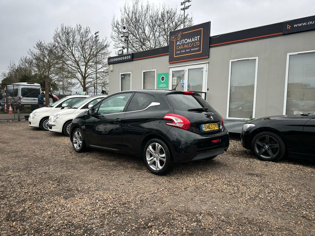 Peugeot 208 1.2 Vti Allure Euro 5 BN63CPO Black #3