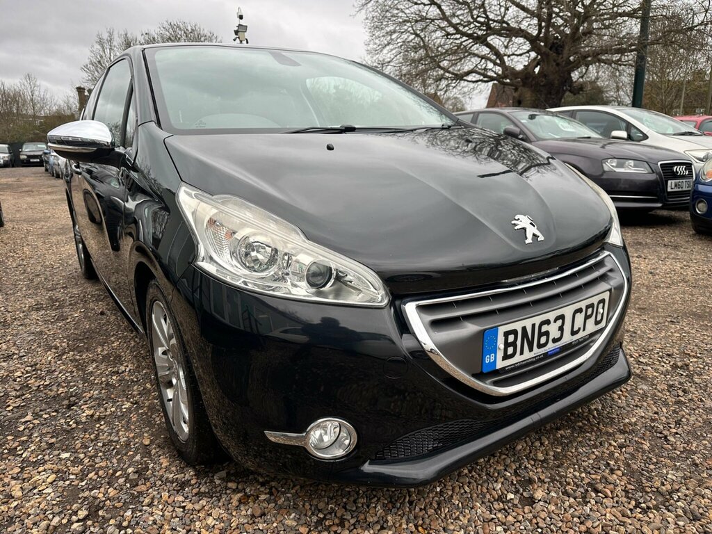 Peugeot 208 1.2 Vti Allure Euro 5 BN63CPO Black #4