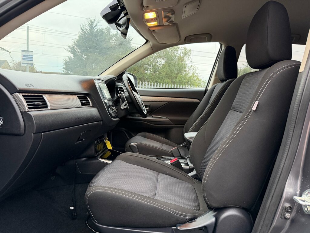 Mitsubishi Outlander 2.2 Di-d 3 Suv 4Wd Euro 6 147 Ps Grey #3