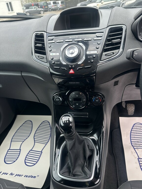 Ford Fiesta Hatchback 1.0 T Ecoboost Titanium 2012 Black #4