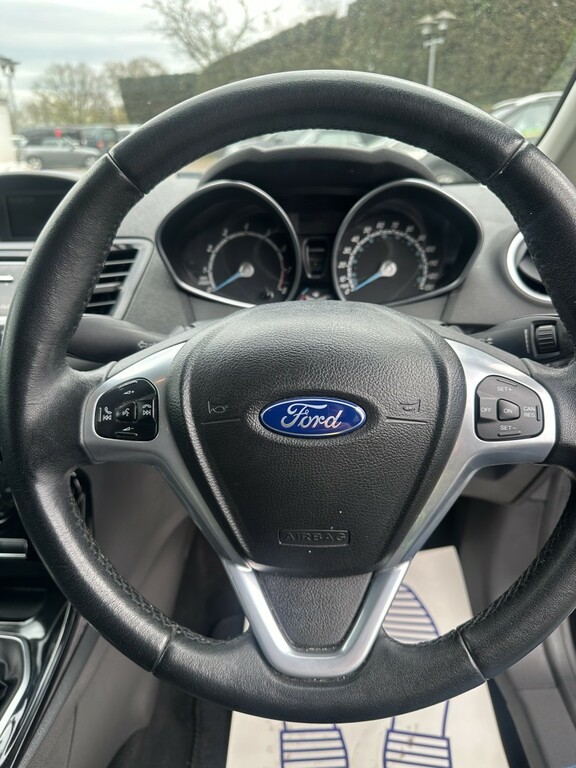 Ford Fiesta Hatchback 1.0 T Ecoboost Titanium 2012 Black #3