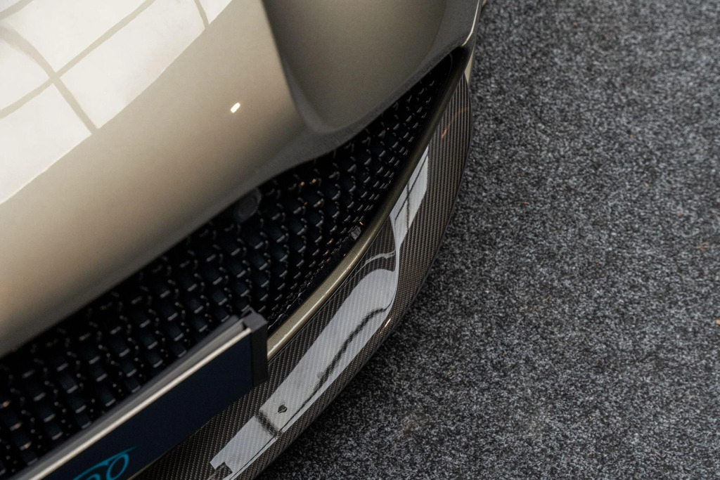Aston Martin DBS Superleggera Grey #11