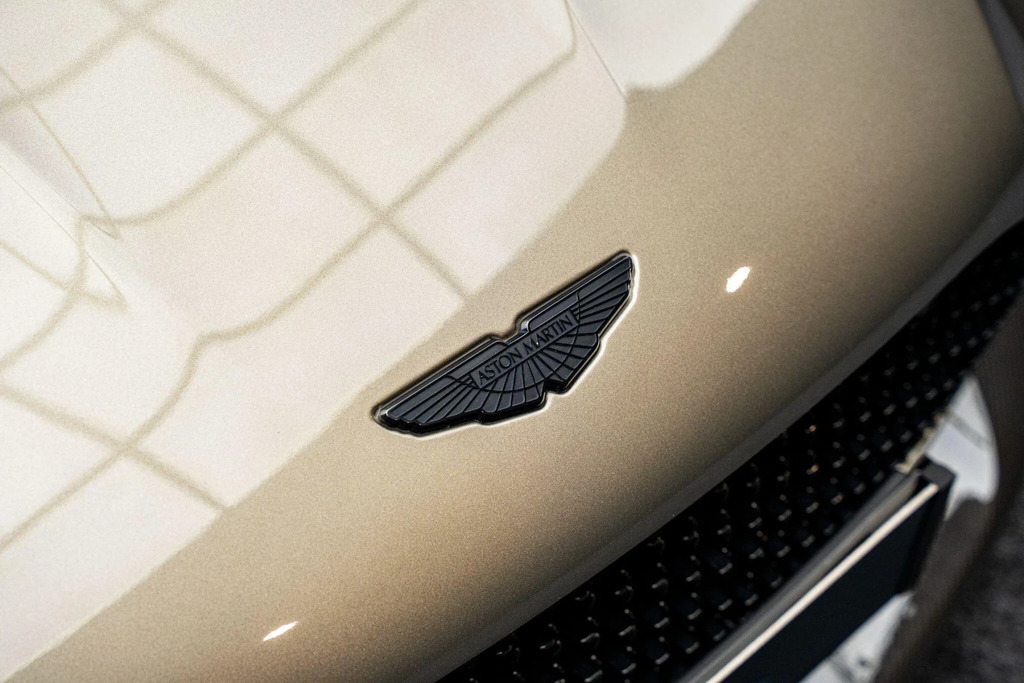 Aston Martin DBS Superleggera Grey #37