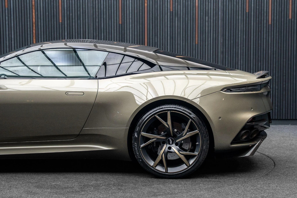 Aston Martin DBS Superleggera Grey #19