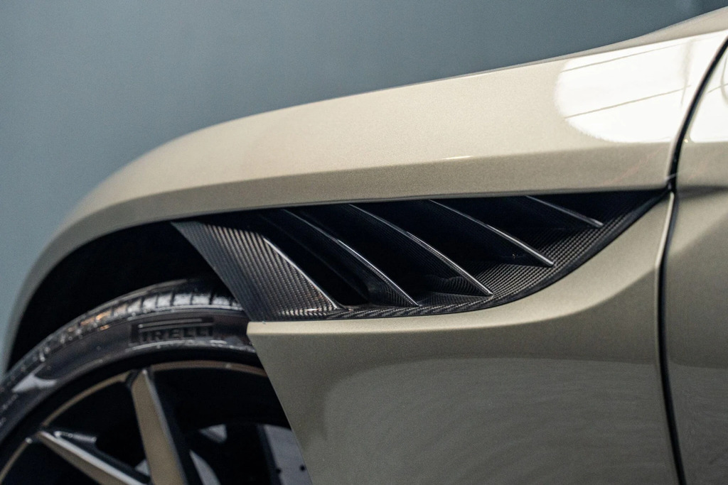 Aston Martin DBS Superleggera Grey #31