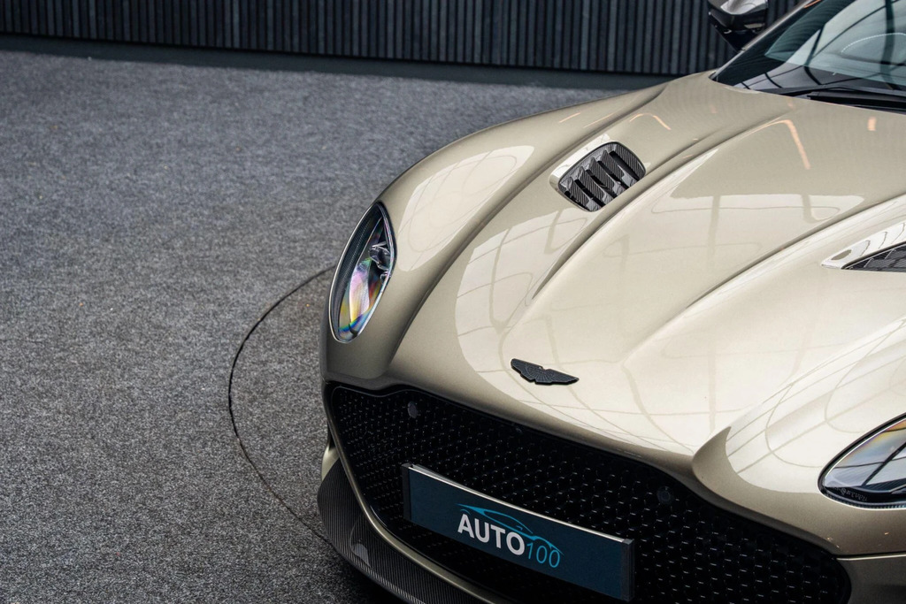Aston Martin DBS Superleggera Grey #39