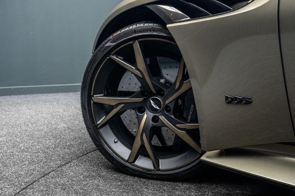 Aston Martin DBS Superleggera Grey #15