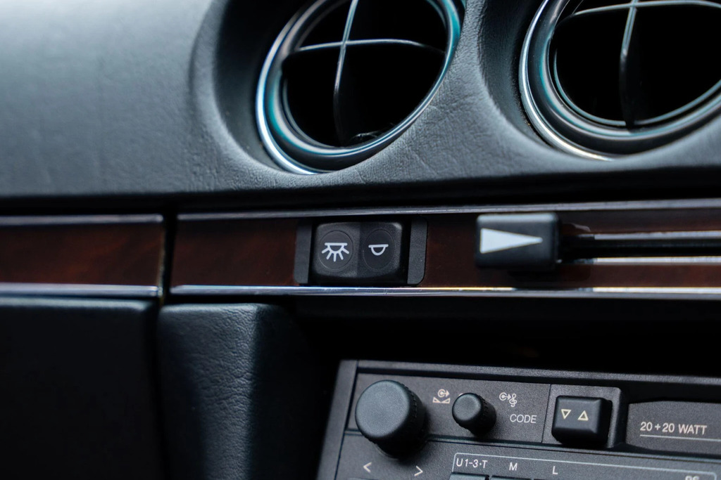 Mercedes-Benz 300 3.0 Se Silver #32
